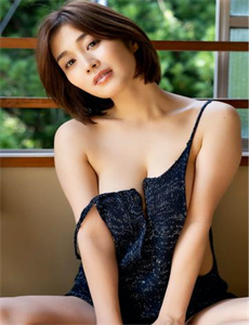 《美女全身光子》