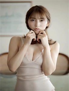 《美女警花第一次好紧陈玉莹》